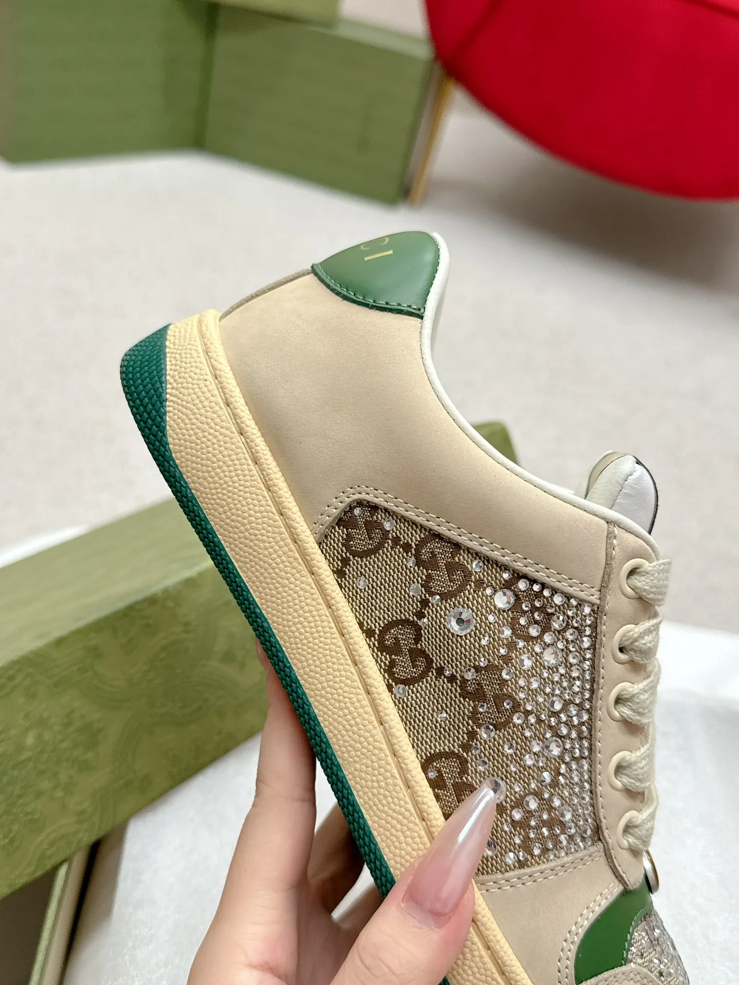 👟👟Ex-factory price 480👟👟 Gucci————Purchase version GG series distressed dirty shoes-hot style is coming! 9 times out of 10 sales, you will definitely get the money. Ready stock! Spot goods! Spot goods! New colors added - the ultimate version on the market! Purchase the original version and develop it... fabric, material, outsole, and details can be compared at will! Open-mold Swarovski one-to-one replica rhinestone chain...Metal cherry pendant...Metal double G crystal cylindrical mark...Gucci original customized narrow webbing...Super flash series - flash diamond chain. The cherry decoration is detachable and can be changed into two to match with each other to show your personality. Exclusive color-brushed cowhide fabric. Hand-made distressed is very textured and has a sense of luxury! The details of the workmanship can be seen in the drawings, and no line is missed. The original terry cloth is delicate, soft and more comfortable and breathable. The privately stamped two-color original TPU outsole (lower layer is wider, upper layer is narrower). Matching packaging⭐️ Size: Female 35-40 (Female 41)